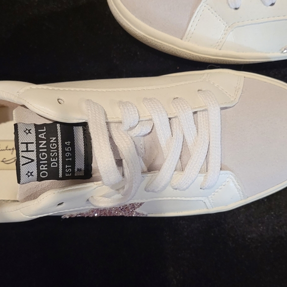 Shoes - Picture 2 of 6